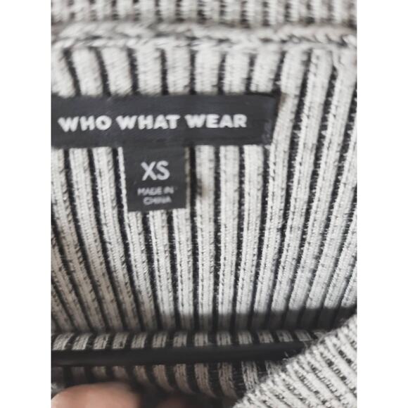 WHO WHAT WEAR GRAY BLACK RIBBED BELL SLEEVE FITTED TOP - SIZE XS - Picture 3 of 6